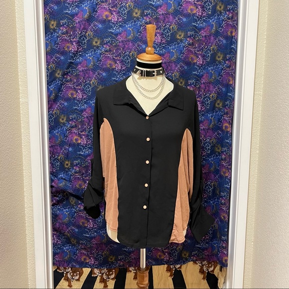 🌈 Lovely minimalist button top - Picture 2 of 10